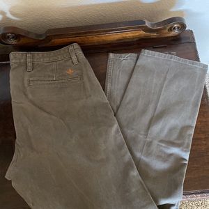 Dockers Slim tapered fit 34x32 like new. Dark kakhi color.